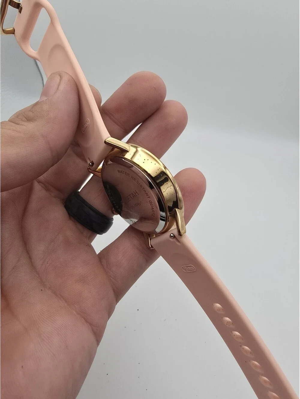CHEETAH Quartz Analog Watch Gold Tone SS Case White Dial Pink Silicone Strap 30m